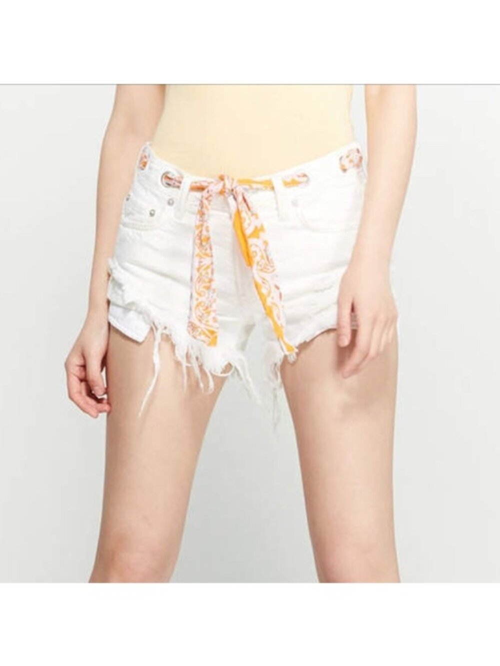 We The Free Slashed & Relaxed Distressed Ivory Jean Shorts With Sash Belt Sz 27